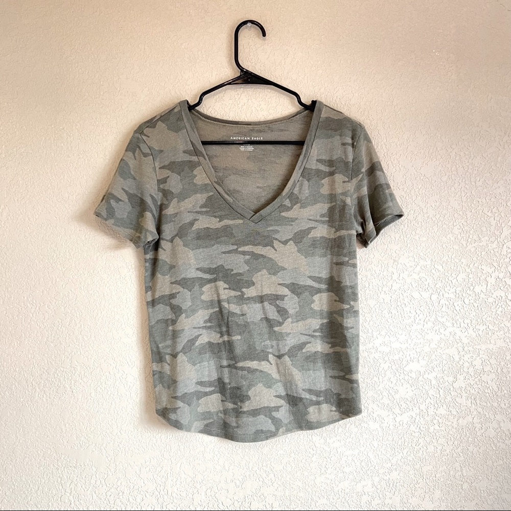 American Eagle Green Camo T-shirt Small